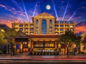 Mangshi Bailongshe Hotel (Dehong Mangshi Airport Dehong Mangshi Square Branch)