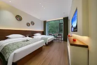 Lanxin · LANXIN Luxury Wild Swimming Pool Resort Hotel (Sanqingshan East Jinsha Cableway) - С баром