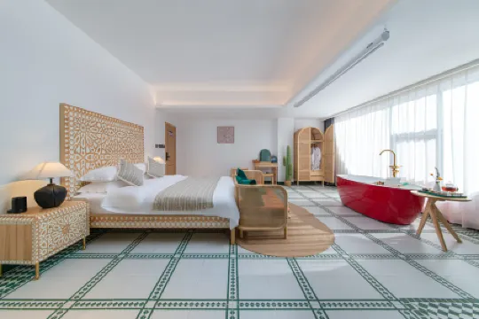 Night Island · Casa Moroccan Design Homestay (Compared to Changwei Branch)