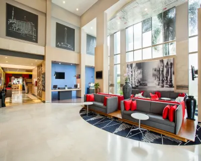 アシャナ・ケマヨラン・ジャカルタ バニヤン・ツリー周辺のホテル