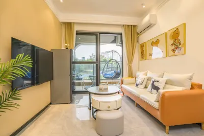 Beihai Baibu Yintan Homestay Hotel in zona Lover Island