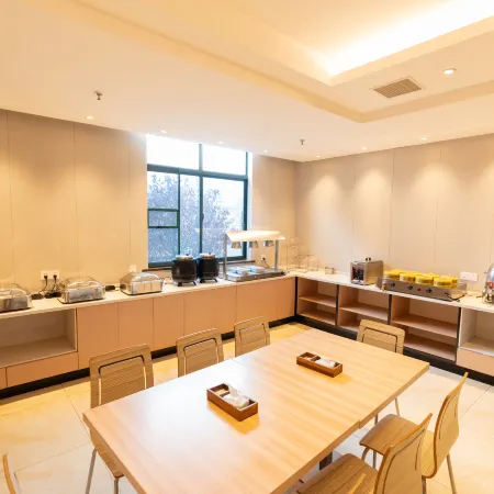 City Convenience Hotel (Yingcheng Railway Station Shanghe Square)