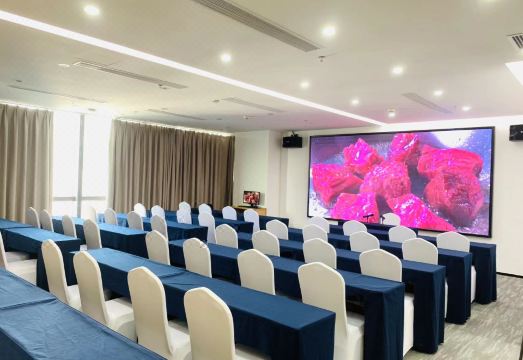 햄튼 바이 힐튼 로비