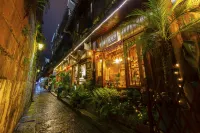 Mountain Rain River View Hote - Inns