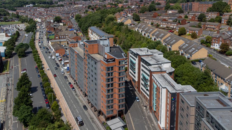 Roomzzz Leeds City West