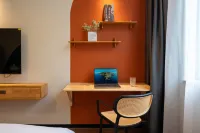 Huajian Meisu Hotel (Xinyang Railway Station Tianrun Plaza) - Romantic