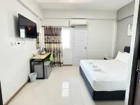 Golden Nest Hotel Suvarnabhumi 왓 쁘룩사타 주변 호텔