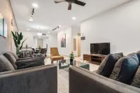 Legasi Kampung Bharu Guesthouse Отели в г. 