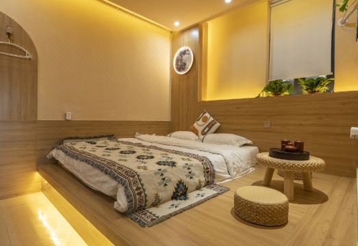 Liquor House B&B의 아름다운 외부 파사드와 조명