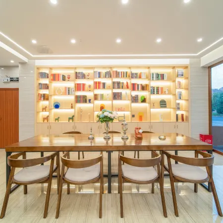 Greis Hotel (Yichun Economic Development Zone Baoli Market Branch)