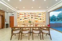 Greis Hotel (Yichun Economic Development Zone Baoli Market Branch)
