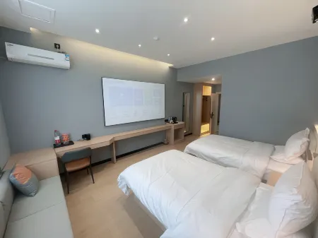 U Hotel (Fenyang North Street) Отели рядом с достопримечательностью «Jiajiazhuang Folk Customs Zoo»