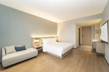 zheyu Hotel (Huzhou Nantaihu Kechuang Center) Отели рядом с достопримечательностью «Qianyuan Garden»