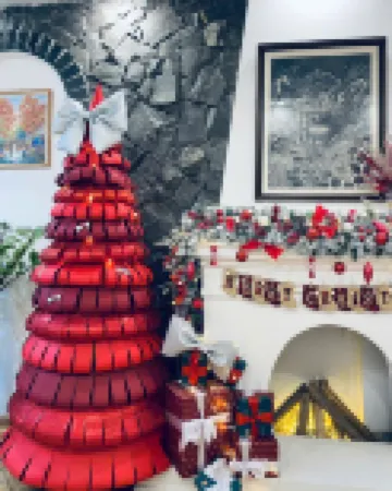 La Mandarina Hotel & Travel at 13 Hang Hanh Street