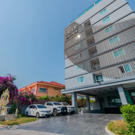Iris Palace