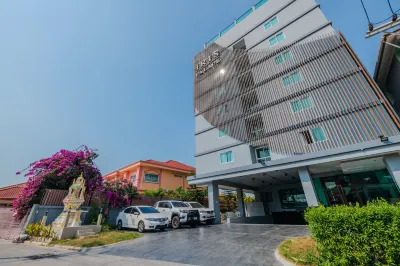 Iris Palace
