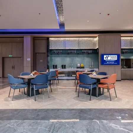 Holiday Inn Express CHONGQING NANBIN ROAD by IHG Отели рядом с достопримечательностью «Чан Цзявэй Покупательский парк»