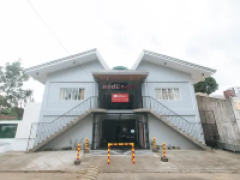 RedDoorz @ VCloud Hills near De La Salle Dasmarinas Cavite Hotels in Dasmarinas