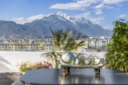 Star of Lijiang · Sun Shine Jinshan View Snow Mountain Panoramic Garden Hotel Отели рядом с достопримечательностью «Wenfeng Temple»