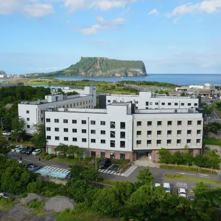 Playce Camp Jeju Отели рядом с достопримечательностью «Тон-Амса»