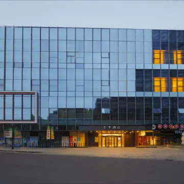 فندق جي (محطة مترو شنغهاي أنتينج) Hotels near محطة أنتينج الشمالية للسكك الحديدية