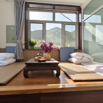 Weilu Yehua Hot Spring Guild Hall Hotels near Sacrifice Site of Martyr Dong Cunrui