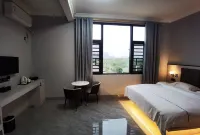 Hongsheng Hotel (Hezhou High-speed Railway Station Branch) - Inns