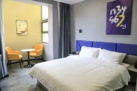 7Days Inn Hotel (Gaoping Jianshe Nan Road Hongqi Shenghuo Square)