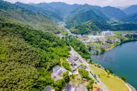 Ningguo See You Tomorrow 360° Panorama · Summer Creek Hiking · Family Courtyard - con vista montagne
