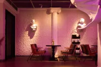 THE  YES  Hotel
