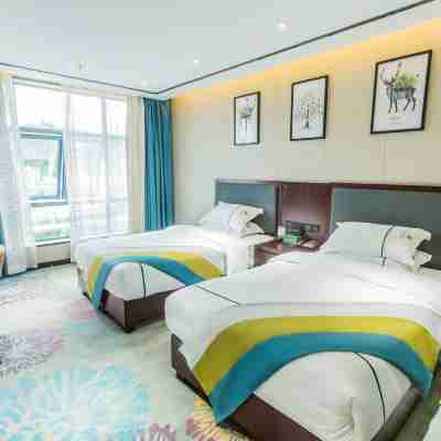 石阡鴻盛大酒店(佛頂山南路湯山客運站店) Rooms