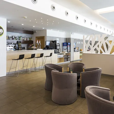 B&B HOTEL Madrid Aeropuerto T1 T2 T3