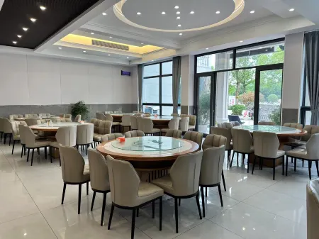 Royal Food pavilion Отели в г. Гуанан