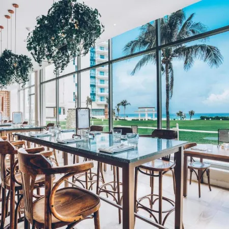 Iberostar Selection Coral Cancún - Adults Only - All Inclusive Отели рядом с достопримечательностью «Пляж Делфинес»