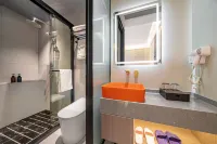 Magic House Smart Hotel (Shanghai Xingzhi Road Subway Station Hutai Road Branch) Hotels near Yonghe Park