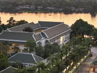 Kalanan Riverside Resort Hotels near Koh Kret