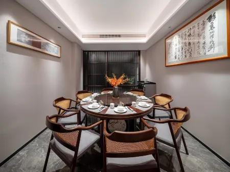 Qianna Hotel (Nanyang Tanghe Branch) Отели в г. Танхэ