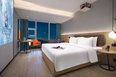 Jiashan Qingguo Business Hotel (RT Mart Sports Center Store)