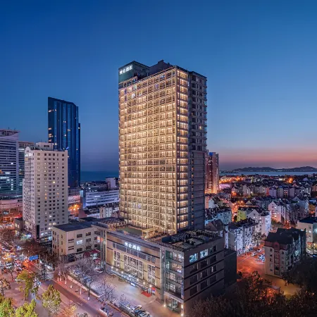 Madison Hotel Qingdao City Center (May Fourth Square) Отели рядом с достопримечательностью «Храм Джаншан»