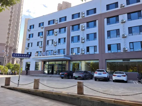 Ease Hotel (Huludao North Railway Station Gaoxin Fifth Road) - parking