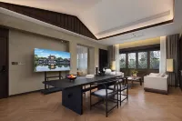 Swan Lake Hotel (Taierzhuang Ancient City Scenic Area Branch) Hotels in Zaozhuang