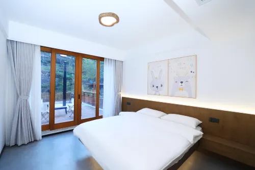 Shennongjia Langlang Mountain Parent Child Homestay