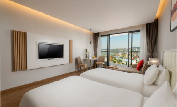 DeLaSea Ha Long Hotel - Modern Bayview Escape