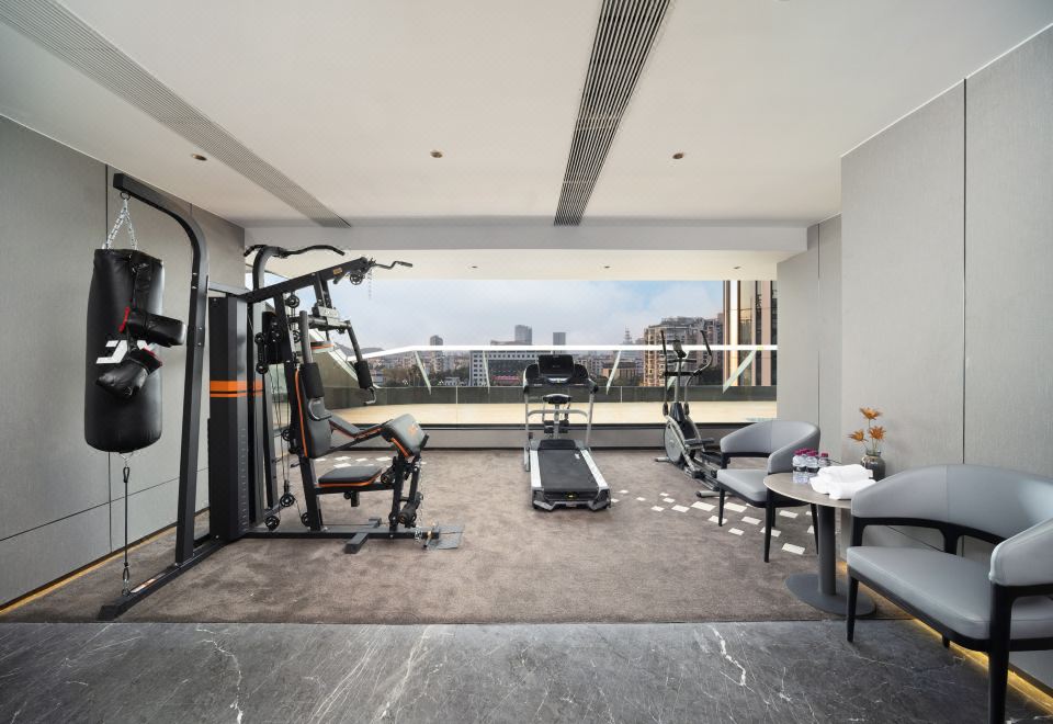 이빈 치안이 호텔의 깔끔한 로비 모습