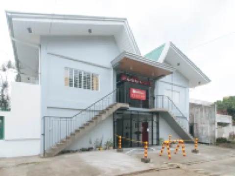 RedDoorz @ VCloud Hills near De La Salle Dasmarinas Cavite Hotels in Dasmarinas