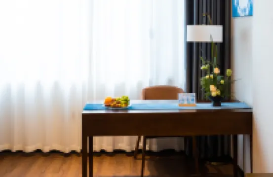 Rezen Dongshan Longyue (Longmen Station Longmen Grottoes)