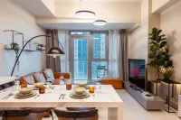 Thompson Suites BGC (Uptown Parksuites)