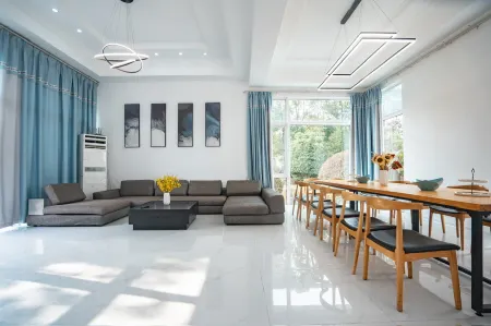 Shanghai Meishu Time Swimming Pool Party Single-family Villa Отели рядом с достопримечательностью «Shanghai International Studies University (Wenxiang Road)»