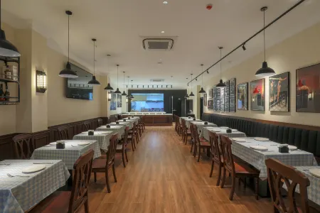 Shenyang Movie Hotel (Mix City Radio and TV Tower Night Market) Отели рядом с достопримечательностью «Liaoning Broadcast and Television Tower»