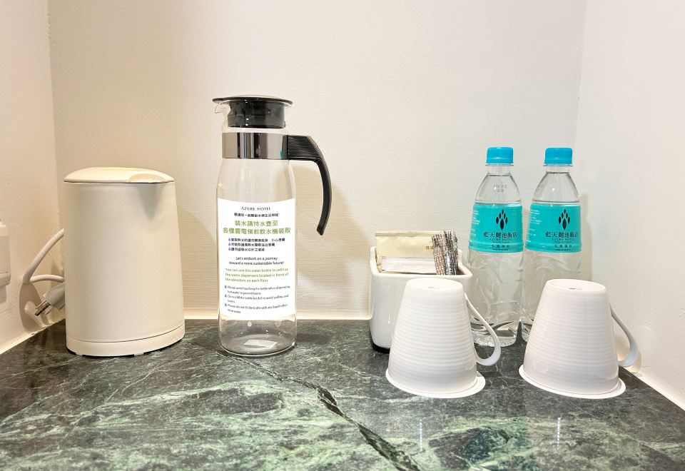 1. 애저 호텔 - ..